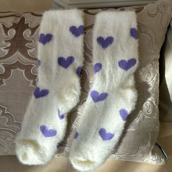 3/$15 Brand New Minky Fleece Heart Print Cozy Socks - Picture 2 of 4